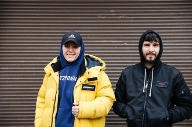 Foto von Hip Hop Duo Esrap während dem Podcast Interview