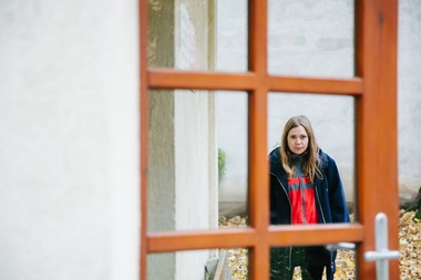 Foto von Schriftstellerin Stefanie Sargnagel während dem Podcast Interview