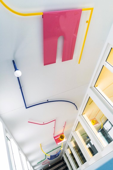 Kunstinstallation im Inneren des Gebäudes