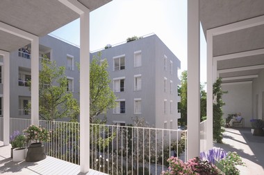 Darstellung einer Sicht eines nach außen offenen Gangs im ersten Stock mit Blick auf den Innenhof