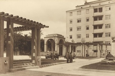 Schwarz-Weiß Foto des Reumannhofs