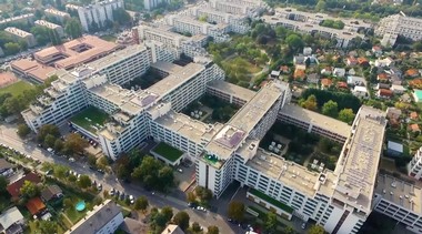 Foto eines Gemeindebaus aus der Vogelperspektive