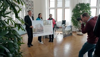 Kathrin Gaál (Vizebürgermeisterin und Wohnbaustadträtin) und Karin Ramser (Wiener Wohnen)